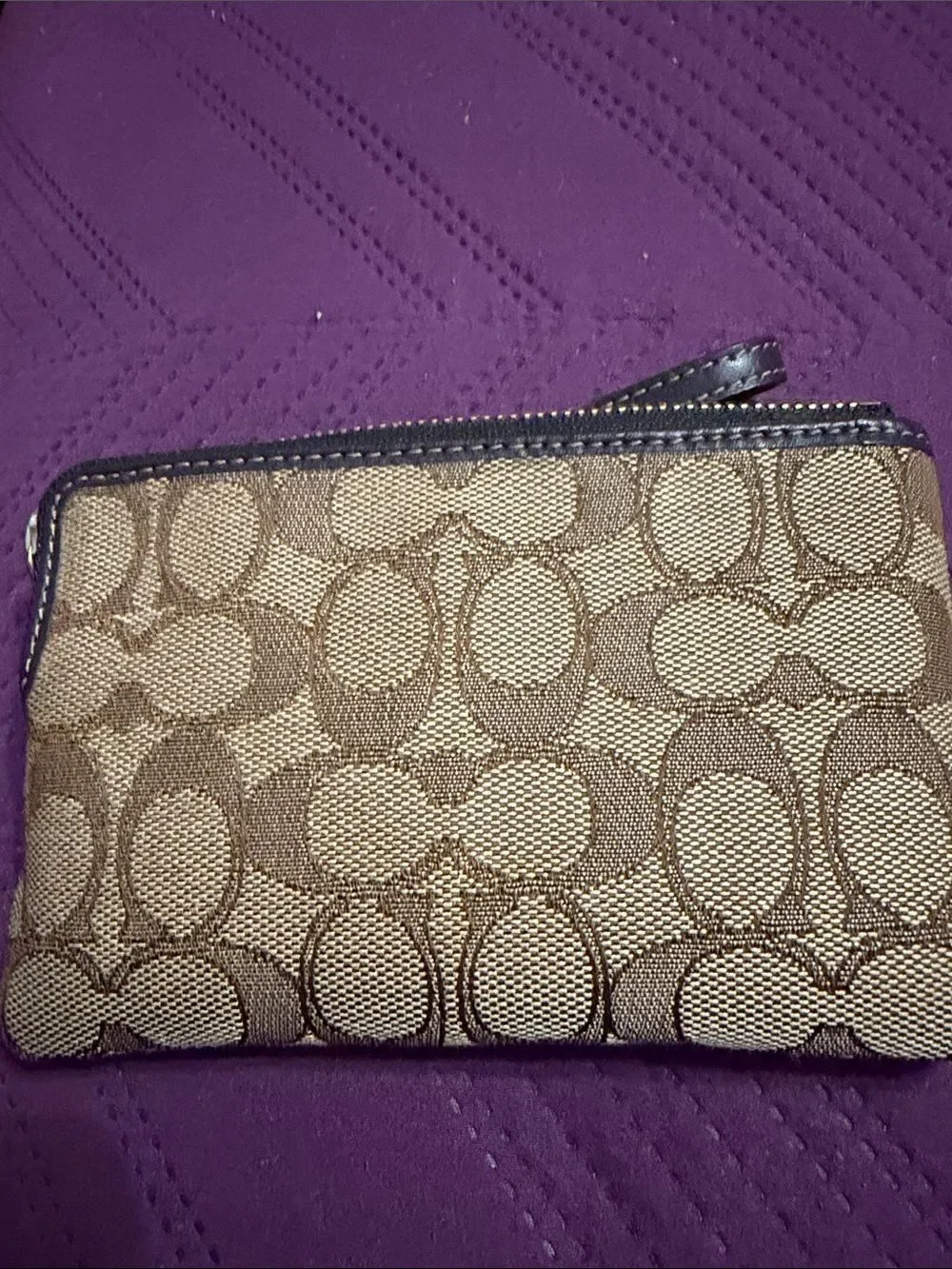 Coach wristlet iconic